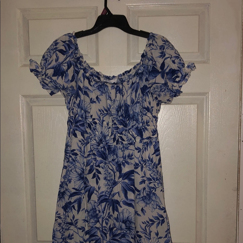 Blue and white floral
H&M short puff sleeve dress.